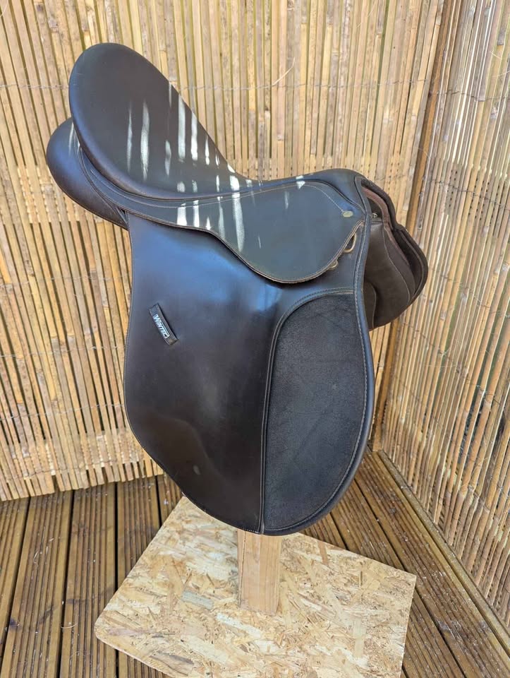 17.5" Brown Wintec Saddle