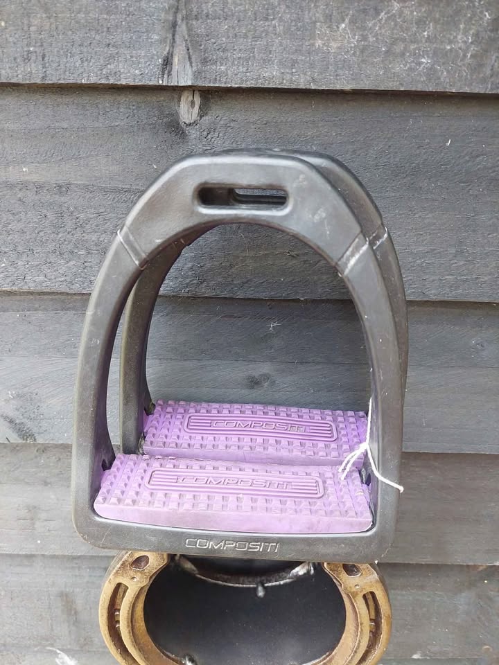 Black/Purple Compositi Stirrups