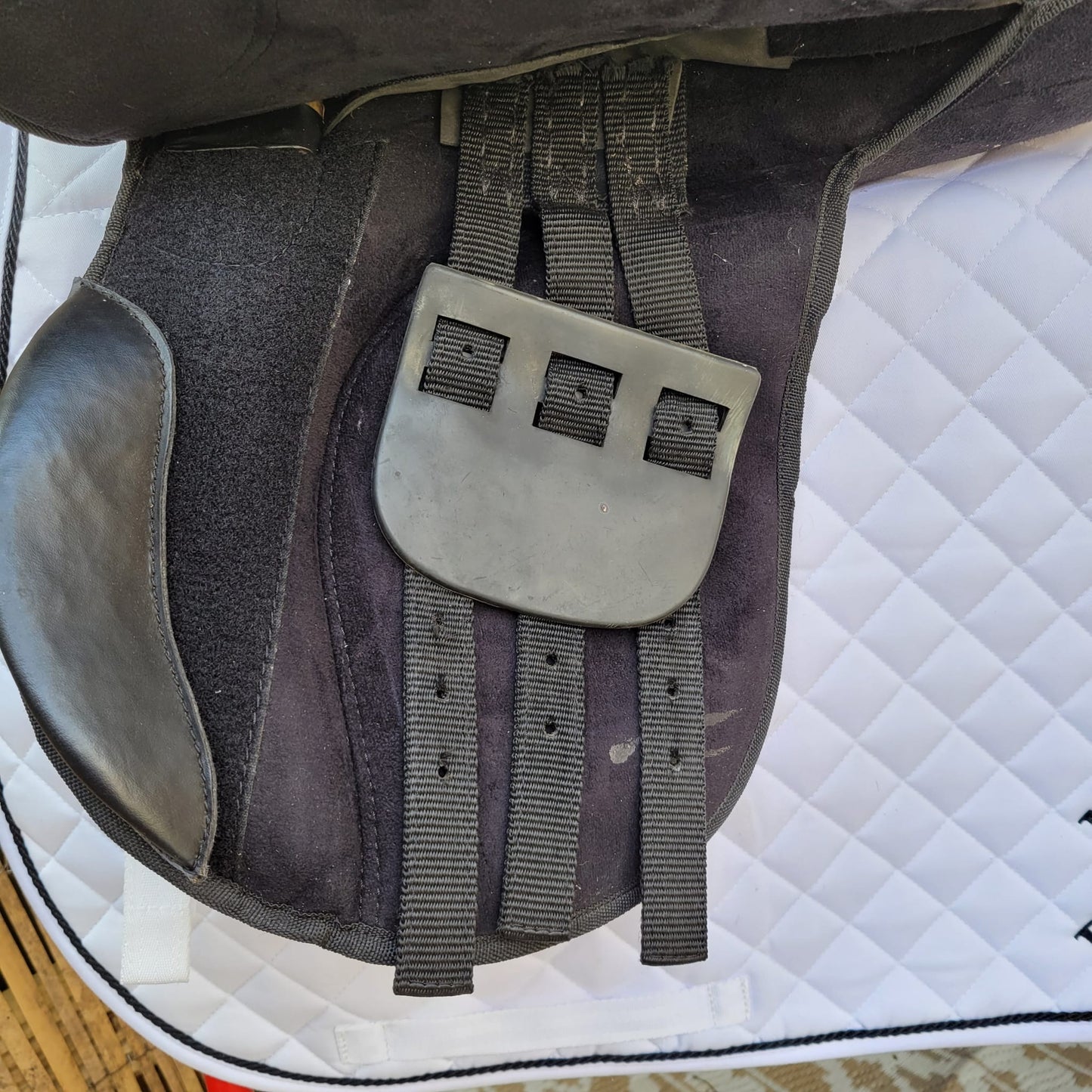 Rhinegold 17" Synthetic Black Saddle