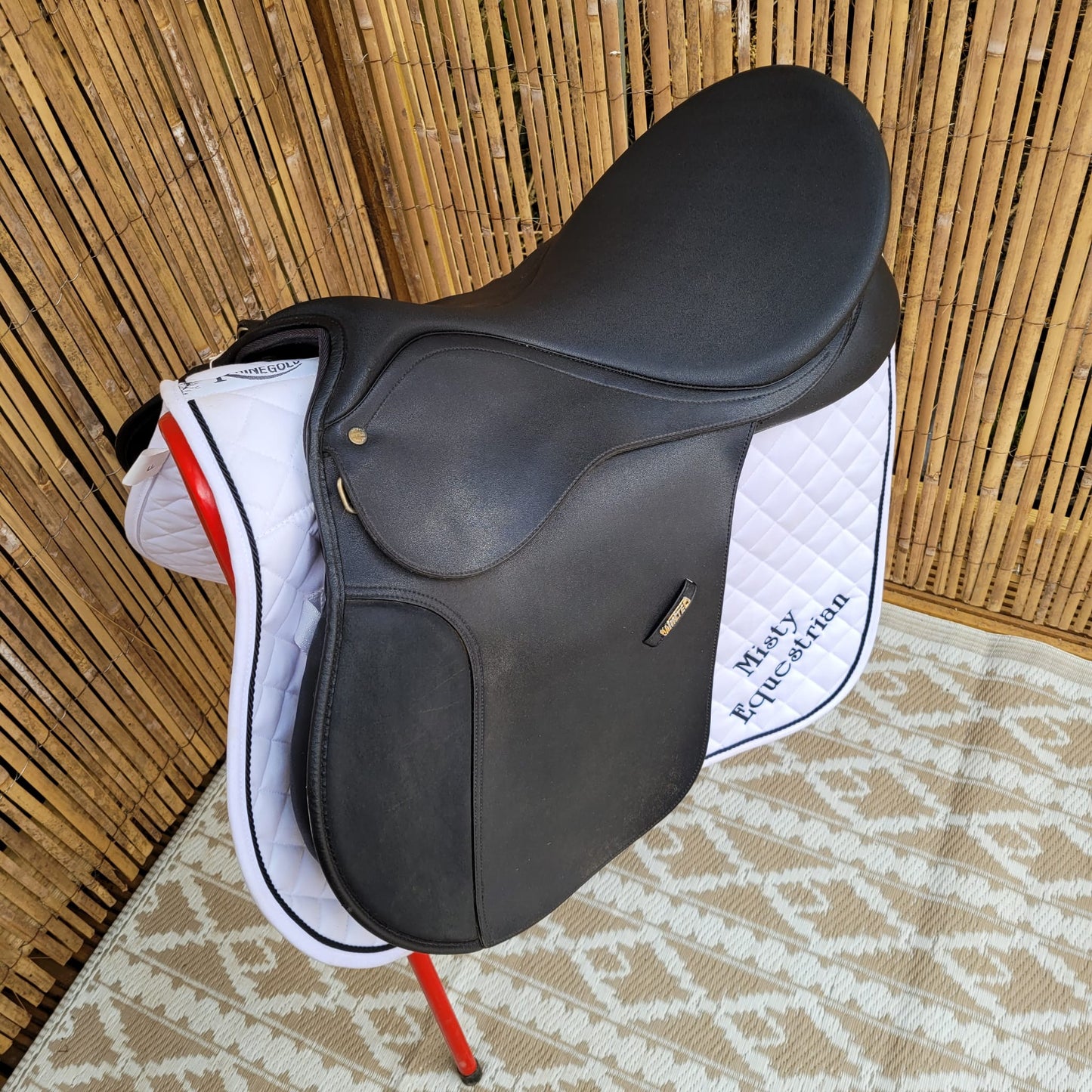 Wintec GP Saddle 17" With Black Gullet