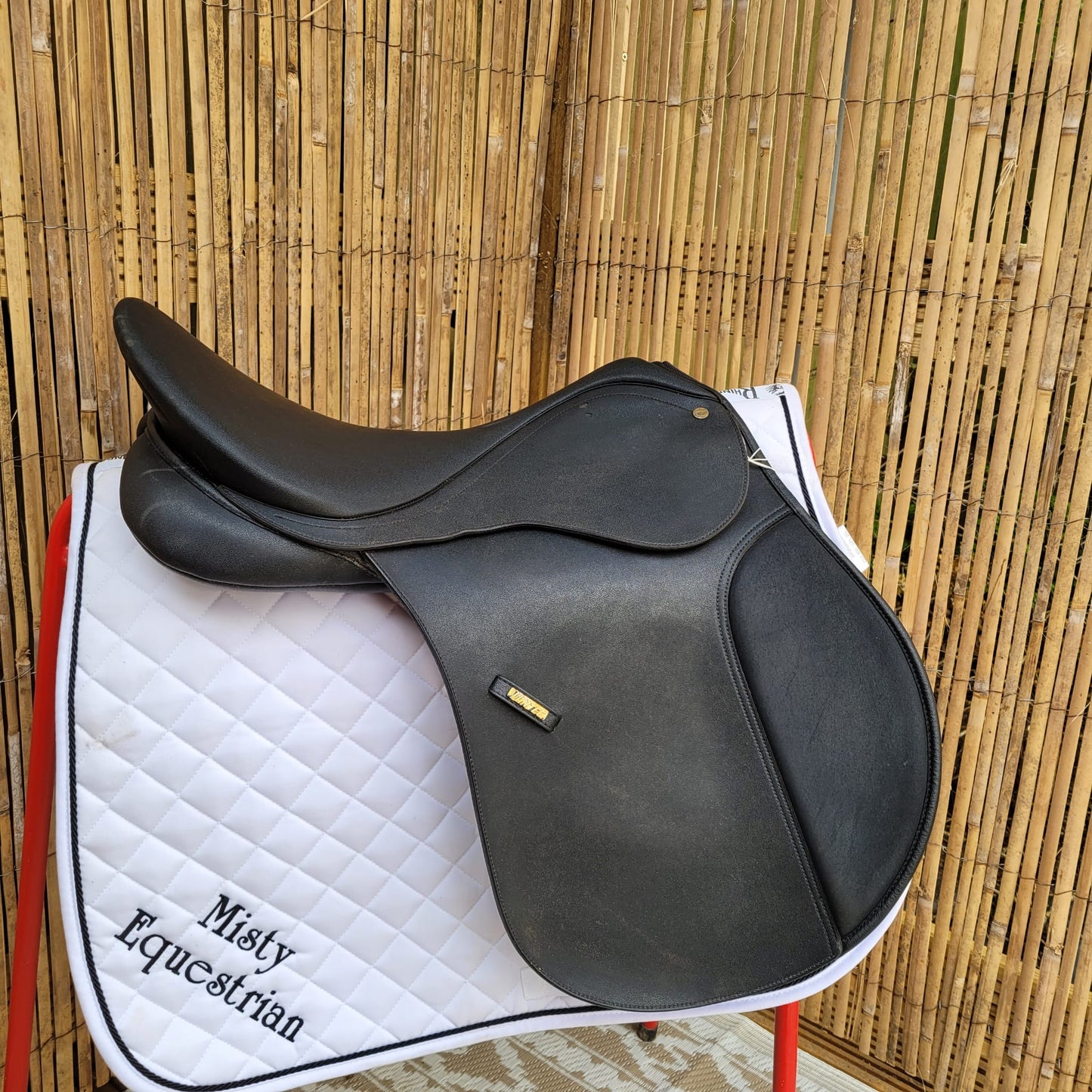 Wintec GP Saddle 17" With Black Gullet