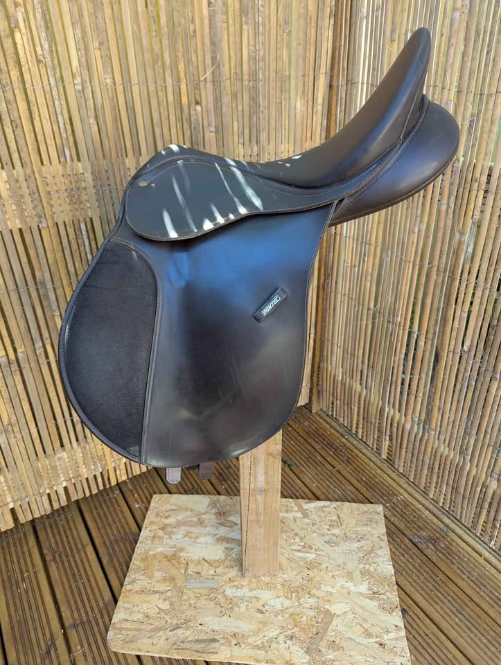 17.5" Brown Wintec Saddle