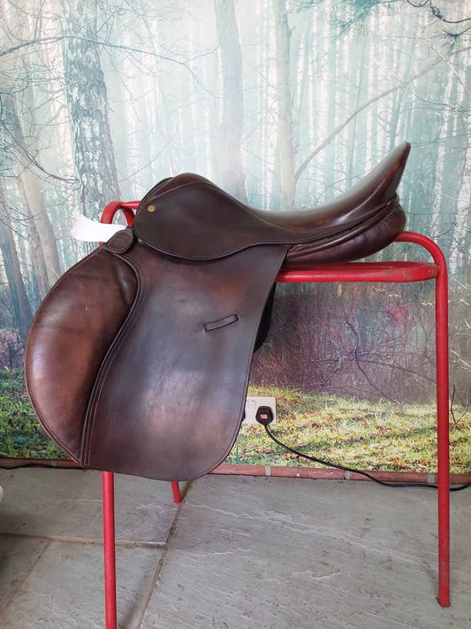Lovatt & Ricketts 17.5in medium brown saddle