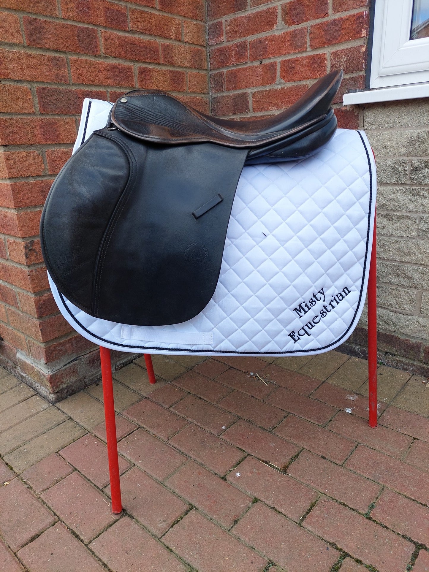 17.5 Black Oaklands House Saddlery Medium Leather Saddle
