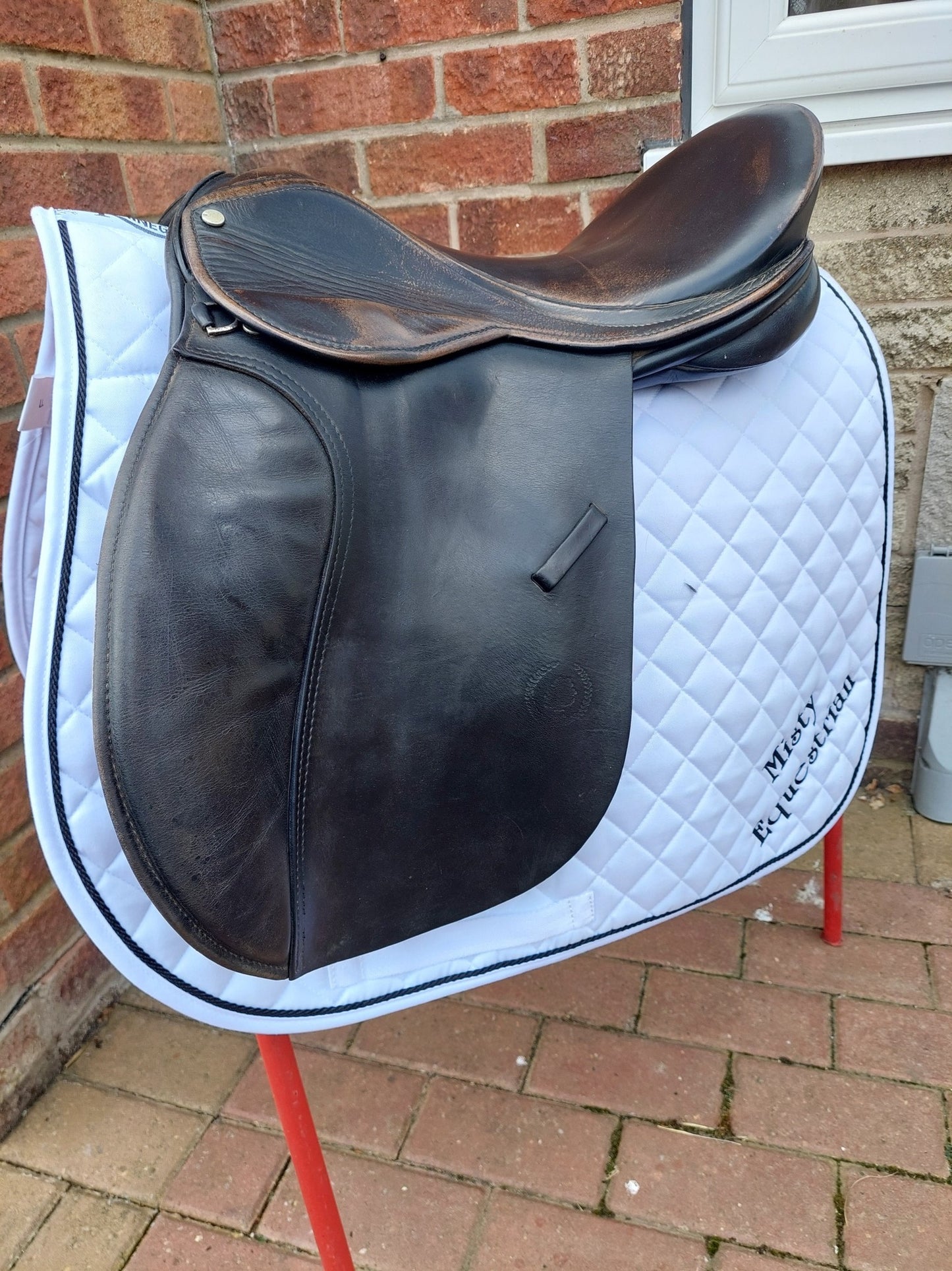 17.5 Black Oaklands House Saddlery Medium Leather Saddle