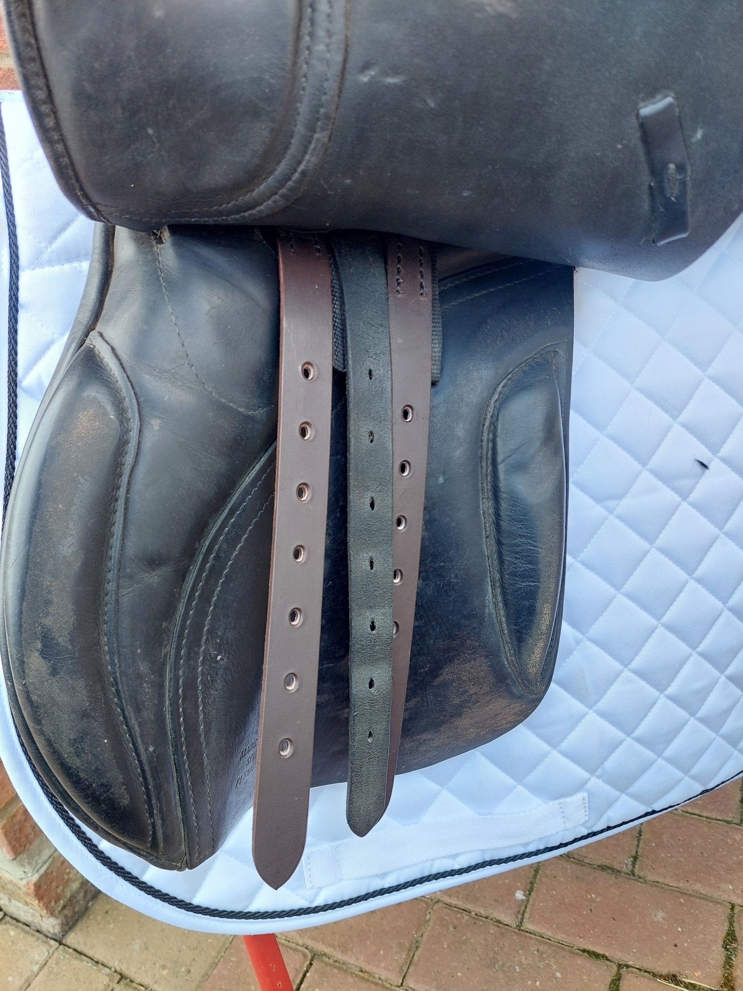 17.5 Black Oaklands House Saddlery Medium Leather Saddle
