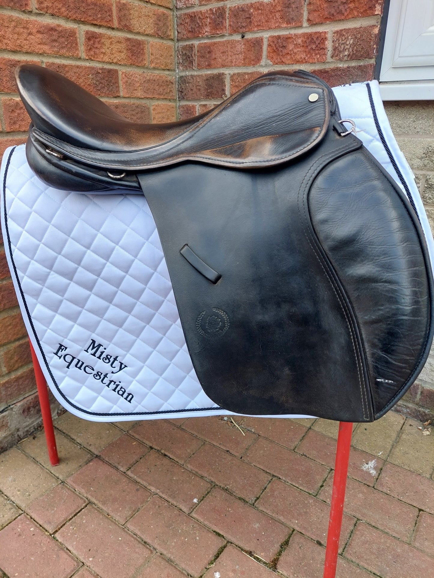 17.5 Black Oaklands House Saddlery Medium Leather Saddle