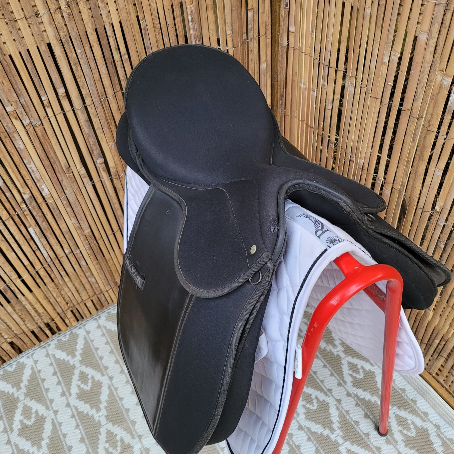 Maxam 17" Wide Saddle