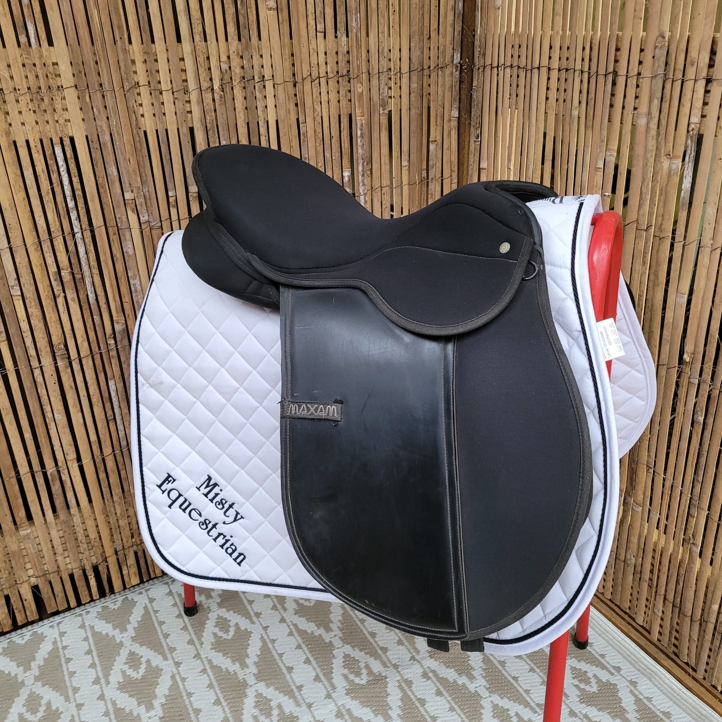 Maxam 17" Wide Saddle