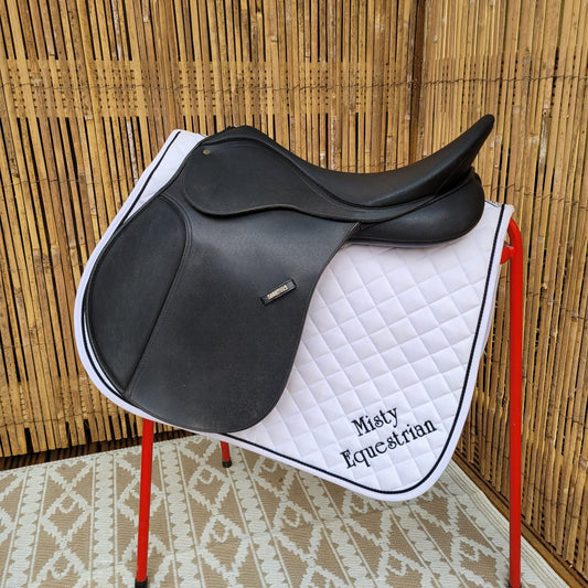 Wintec GP Saddle 17" With Black Gullet