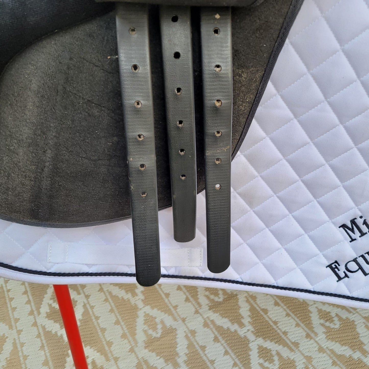 Wintec GP Saddle 17" With Black Gullet