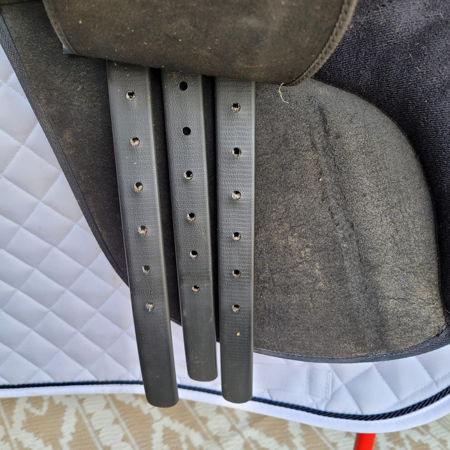 Wintec GP Saddle 17" With Black Gullet
