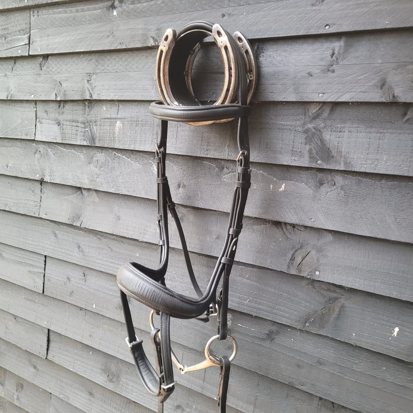 Shires Aviemore Black Ergonomic Bridle (Size Full) Complete with Bit and Reins