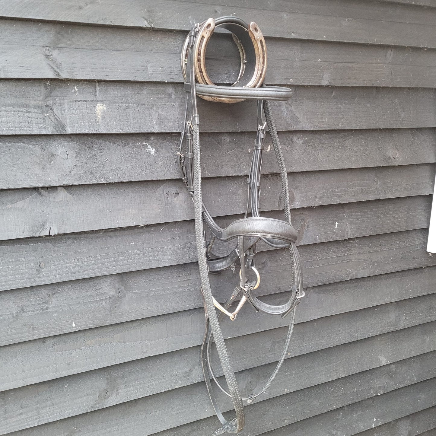 Shires Aviemore Black Ergonomic Bridle (Size Full) Complete with Bit and Reins