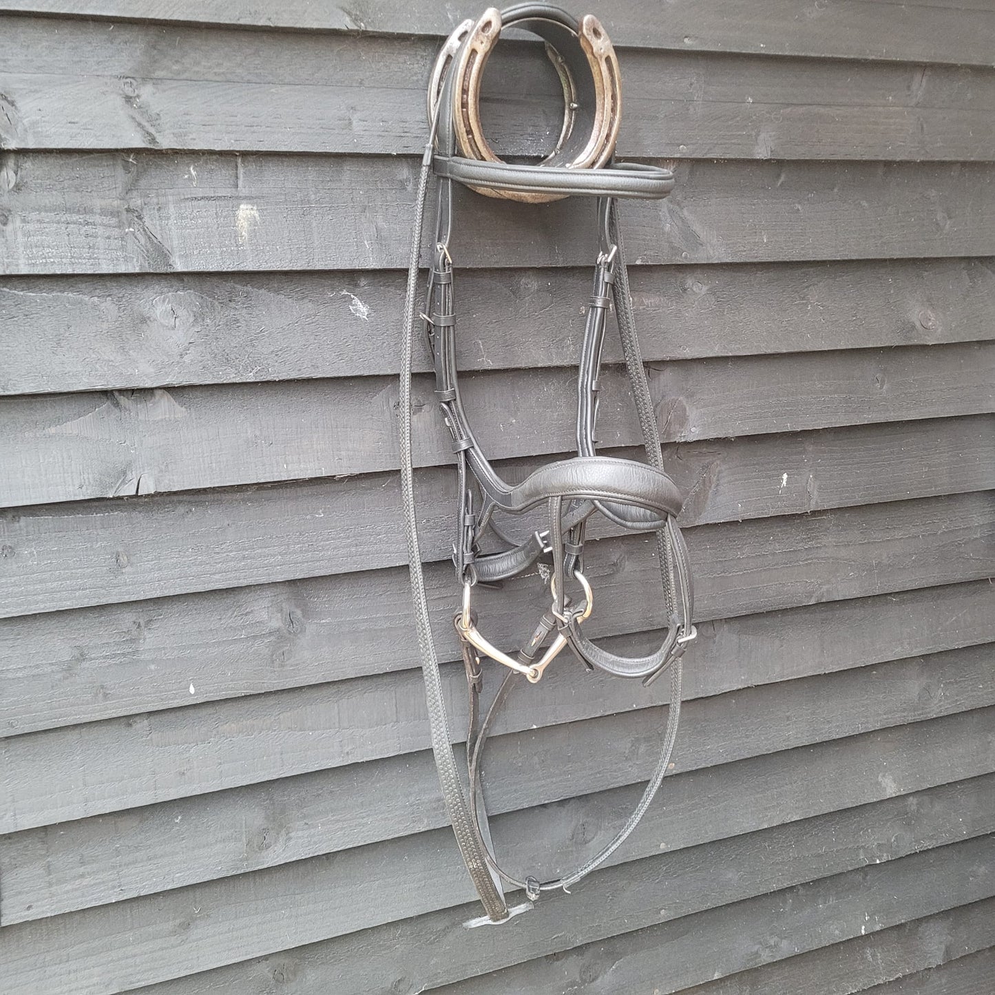 Shires Aviemore Black Ergonomic Bridle (Size Full) Complete with Bit and Reins